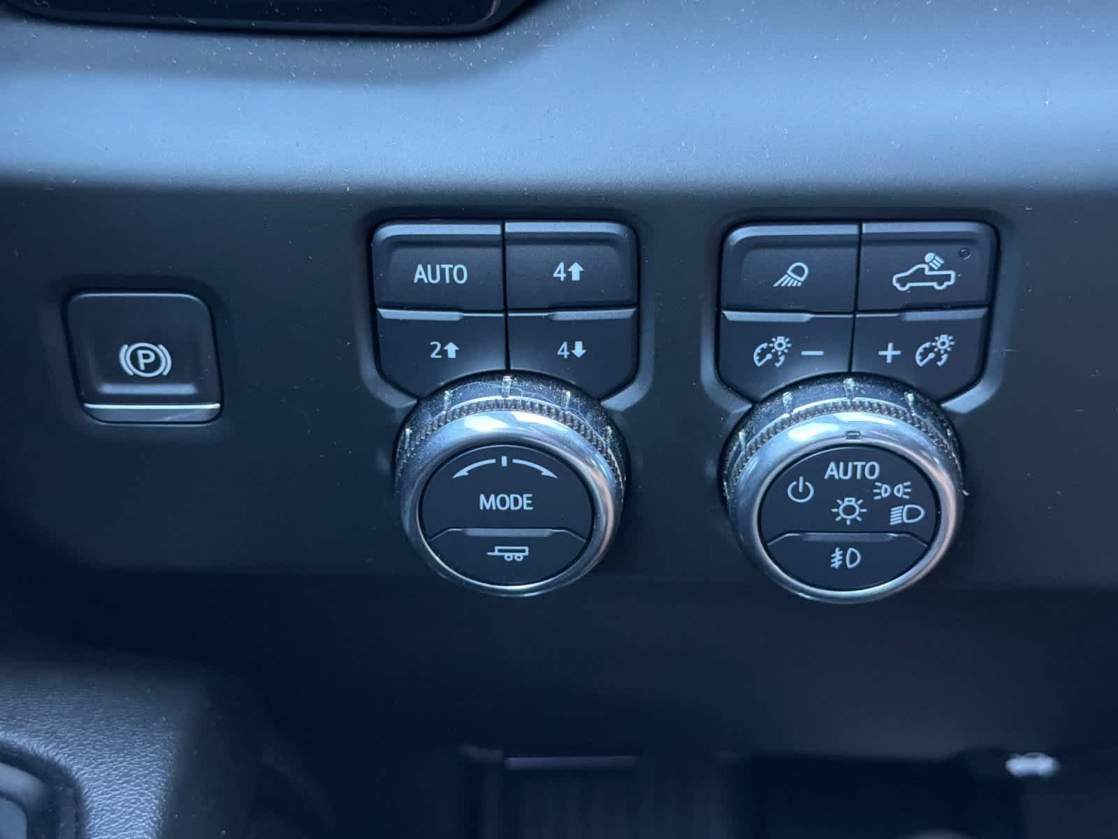 Used 2024 GMC Sierra 1500 AT4 w/ Technology Package AWD/4WD image 31