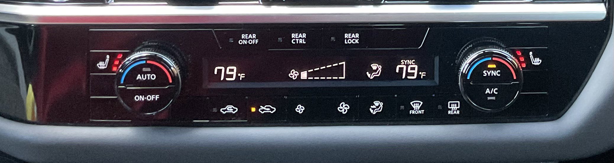 Used 2025 Nissan Pathfinder SV w/ Black Appearance Package image 16