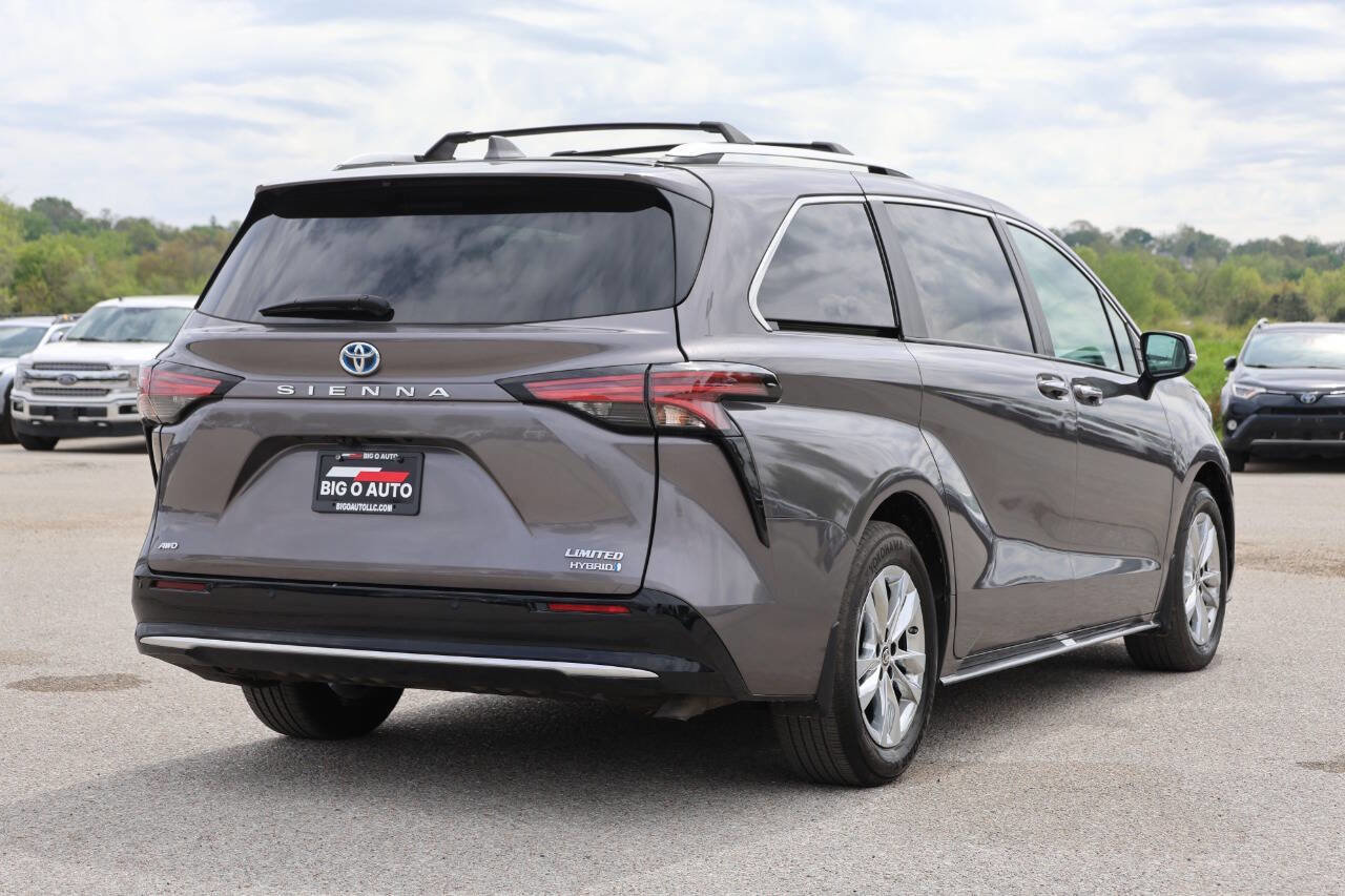 Used 2024 Toyota Sienna Limited AWD/4WD image 9