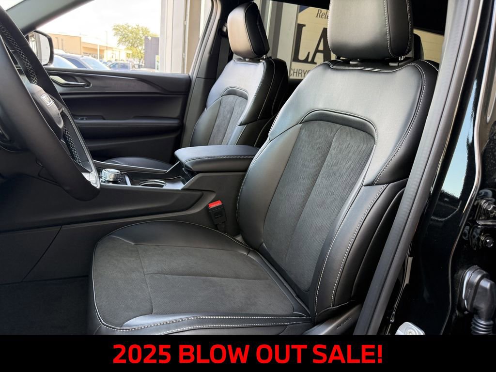 New 2025 Jeep Grand Cherokee L Altitude image 23