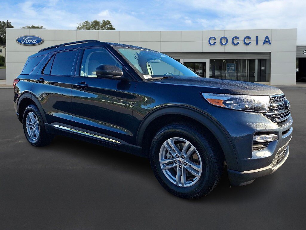 Certified 2023 Ford Explorer XLT w/ Equipment Group 202A AWD/4WD image 3