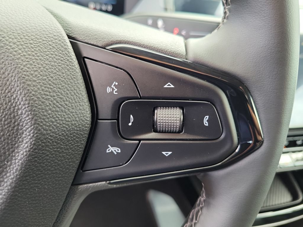 Used 2027 Chevrolet Bolt LT w/ Comfort Package FWD image 6
