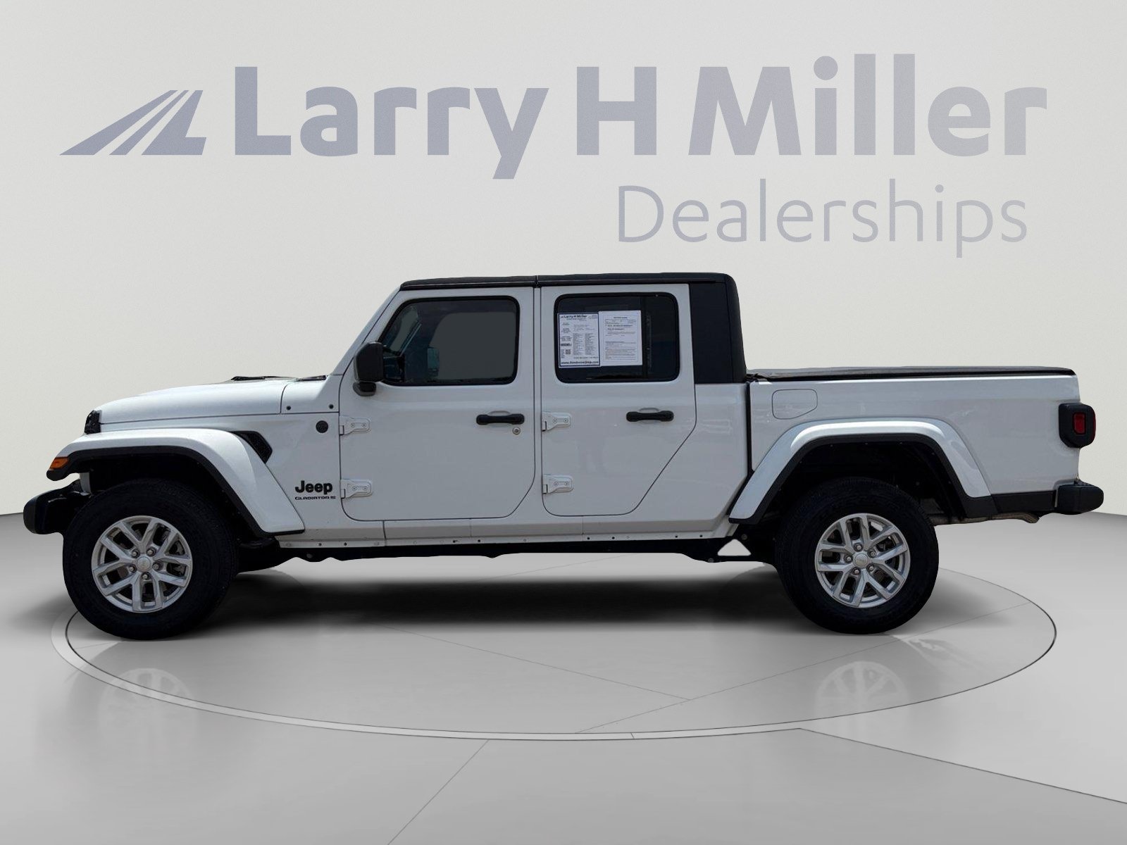 Used 2023 Jeep Gladiator Sport AWD/4WD image 3