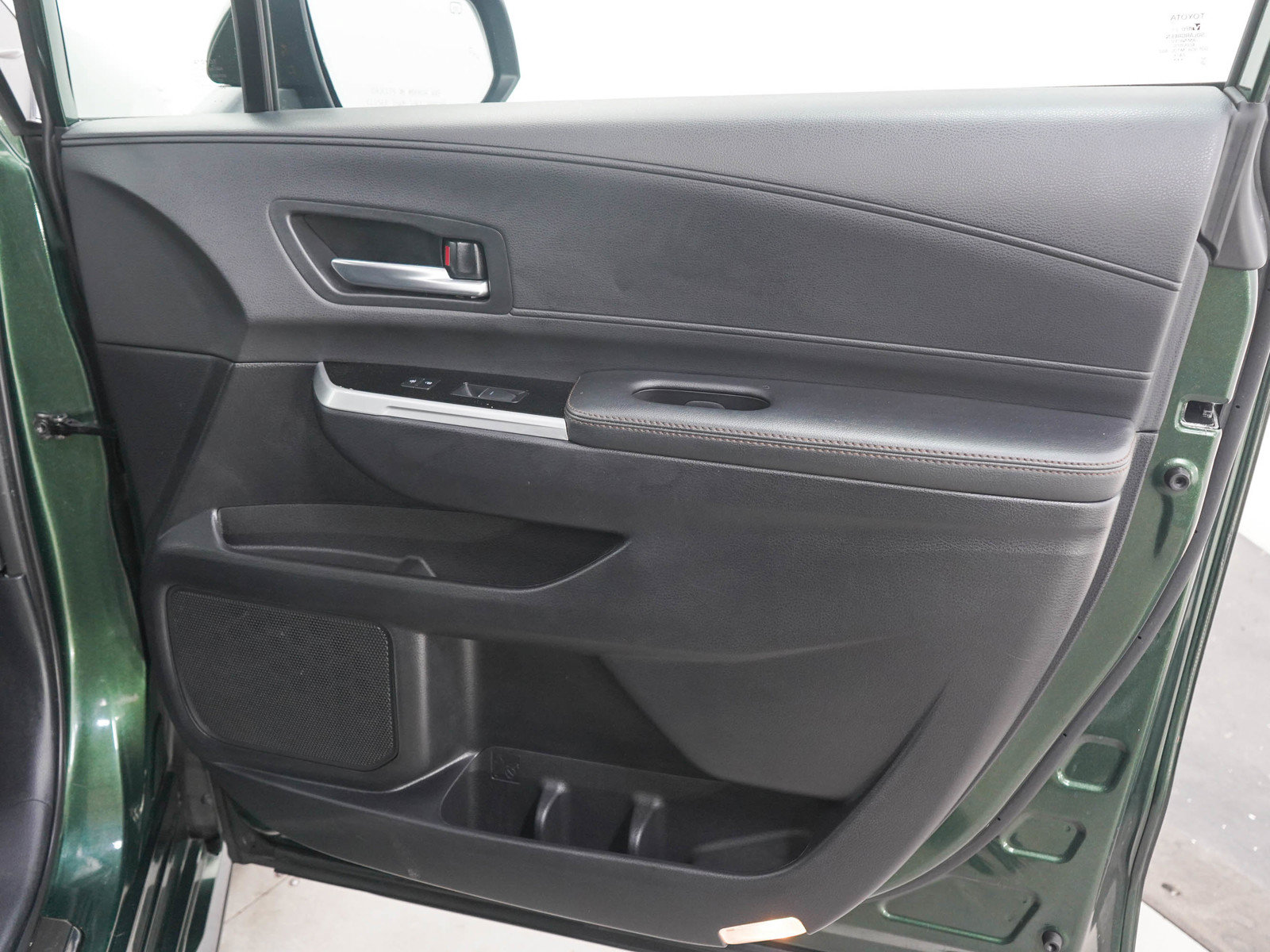 Used 2025 Toyota Sienna Platinum AWD/4WD image 12