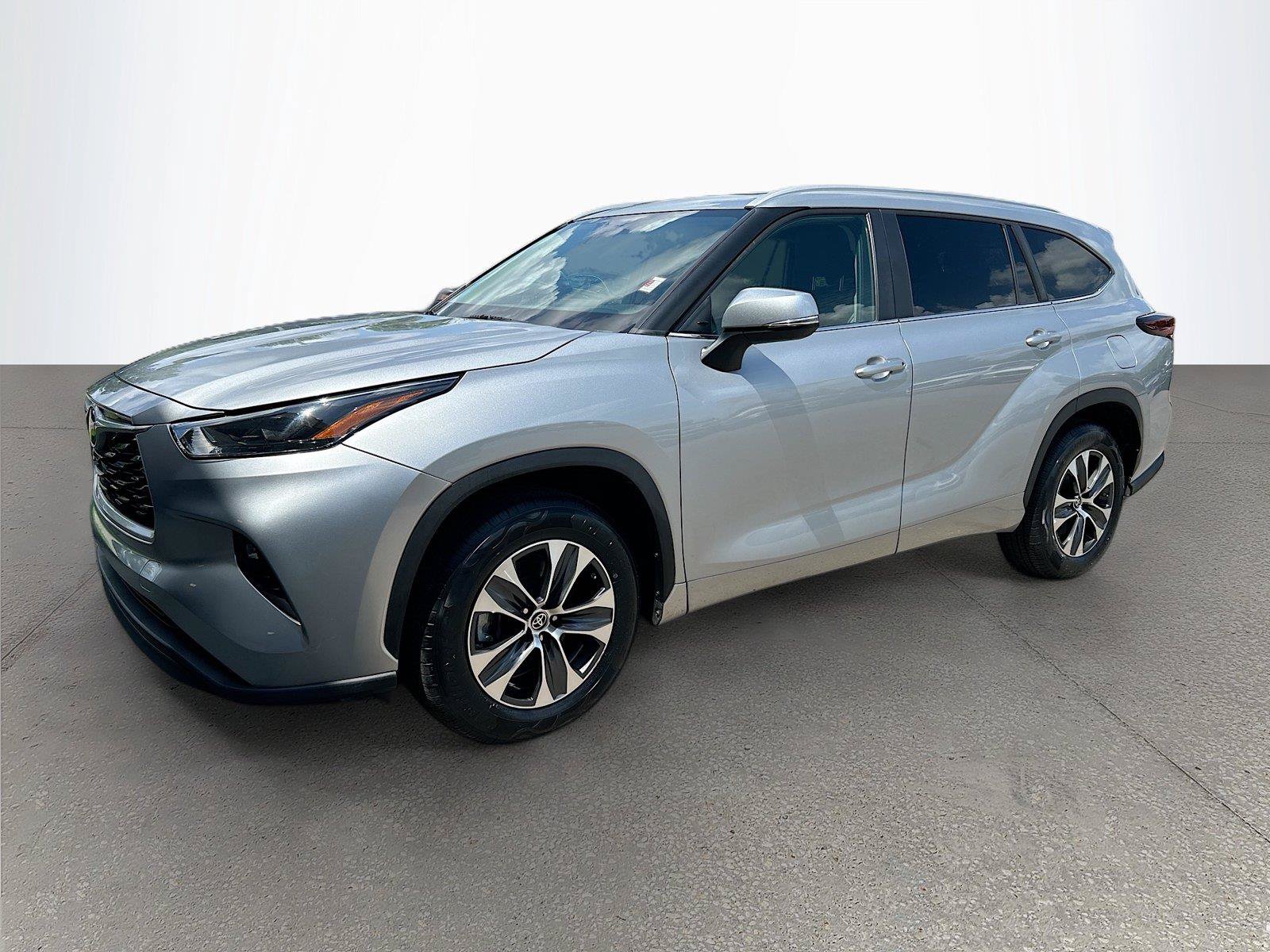 Used 2024 Toyota Highlander XLE FWD image 8
