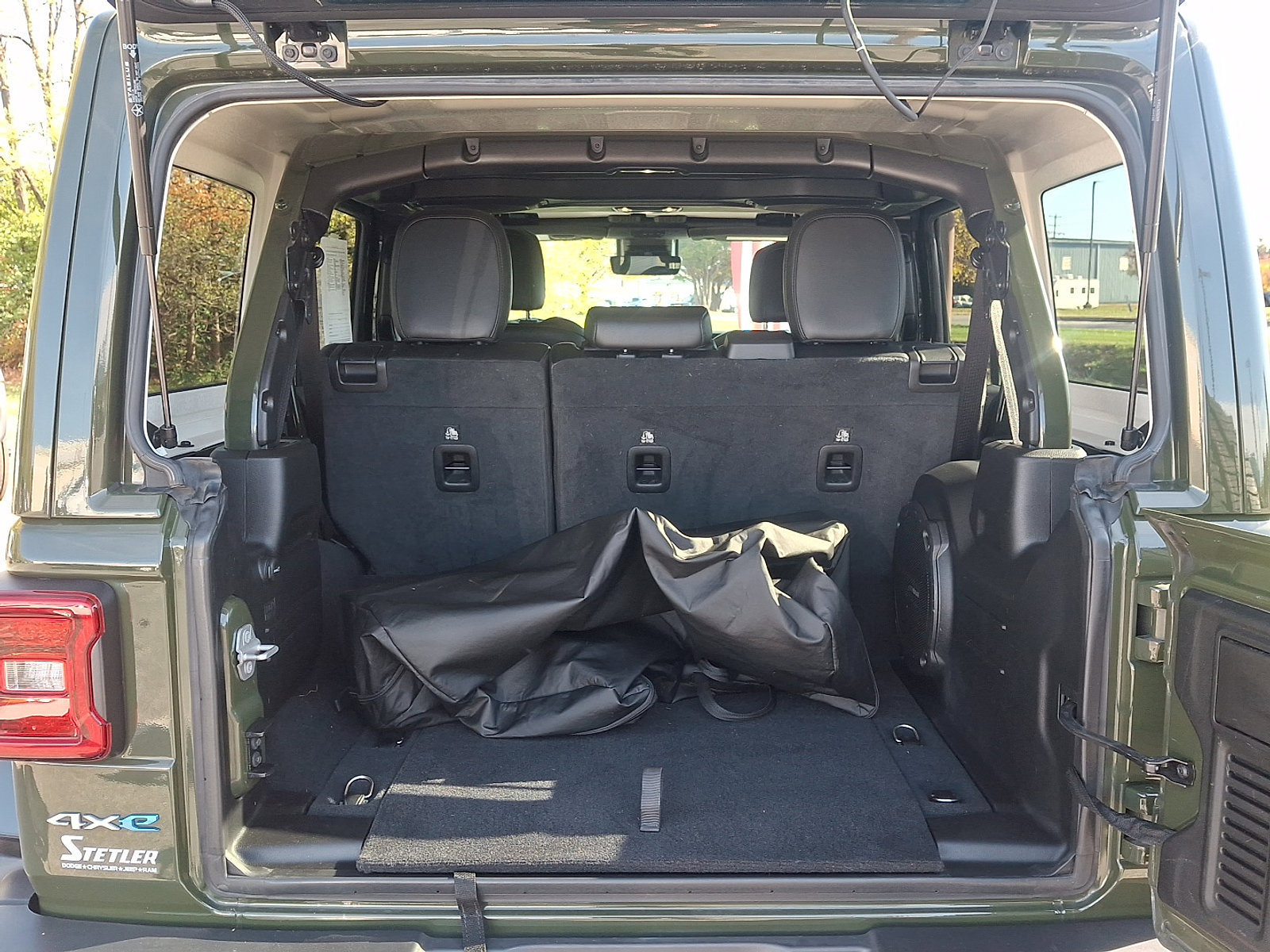 Used 2021 Jeep Wrangler Unlimited Sahara w/ Cold Weather Group image 31