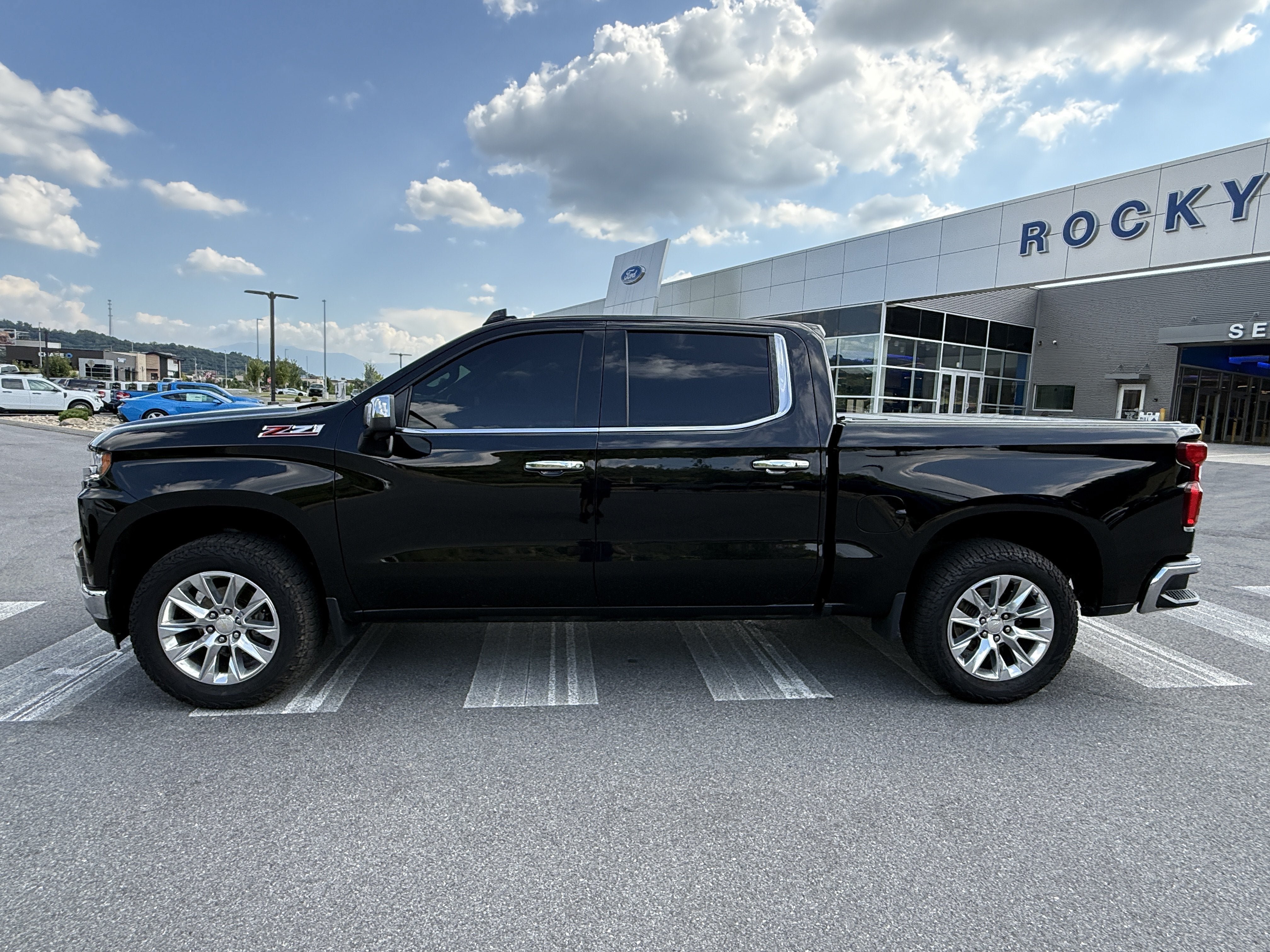 Used 2021 Chevrolet Silverado 1500 LTZ AWD/4WD image 2