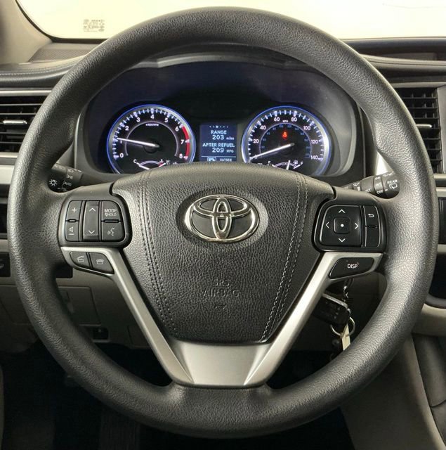 Used 2015 Toyota Highlander LE FWD image 15