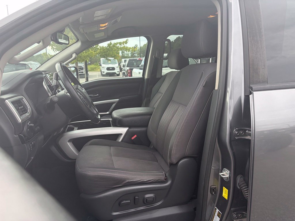 Used 2021 Nissan Titan SV w/ SV Convenience Package RWD image 37