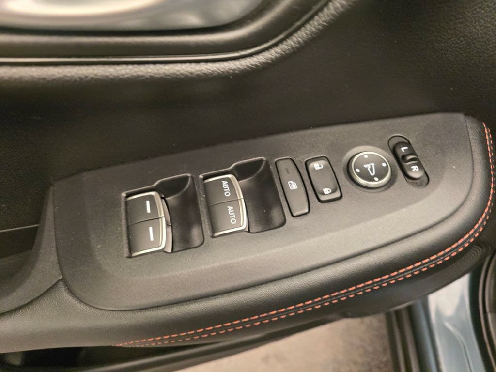 Used 2025 Honda HR-V Sport image 18