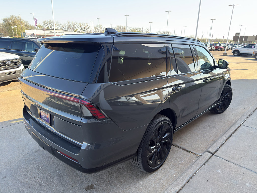 Used 2025 Lincoln Navigator Black Label image 6
