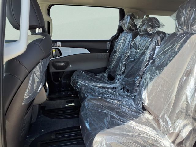 New 2026 Kia Carnival FWD image 18