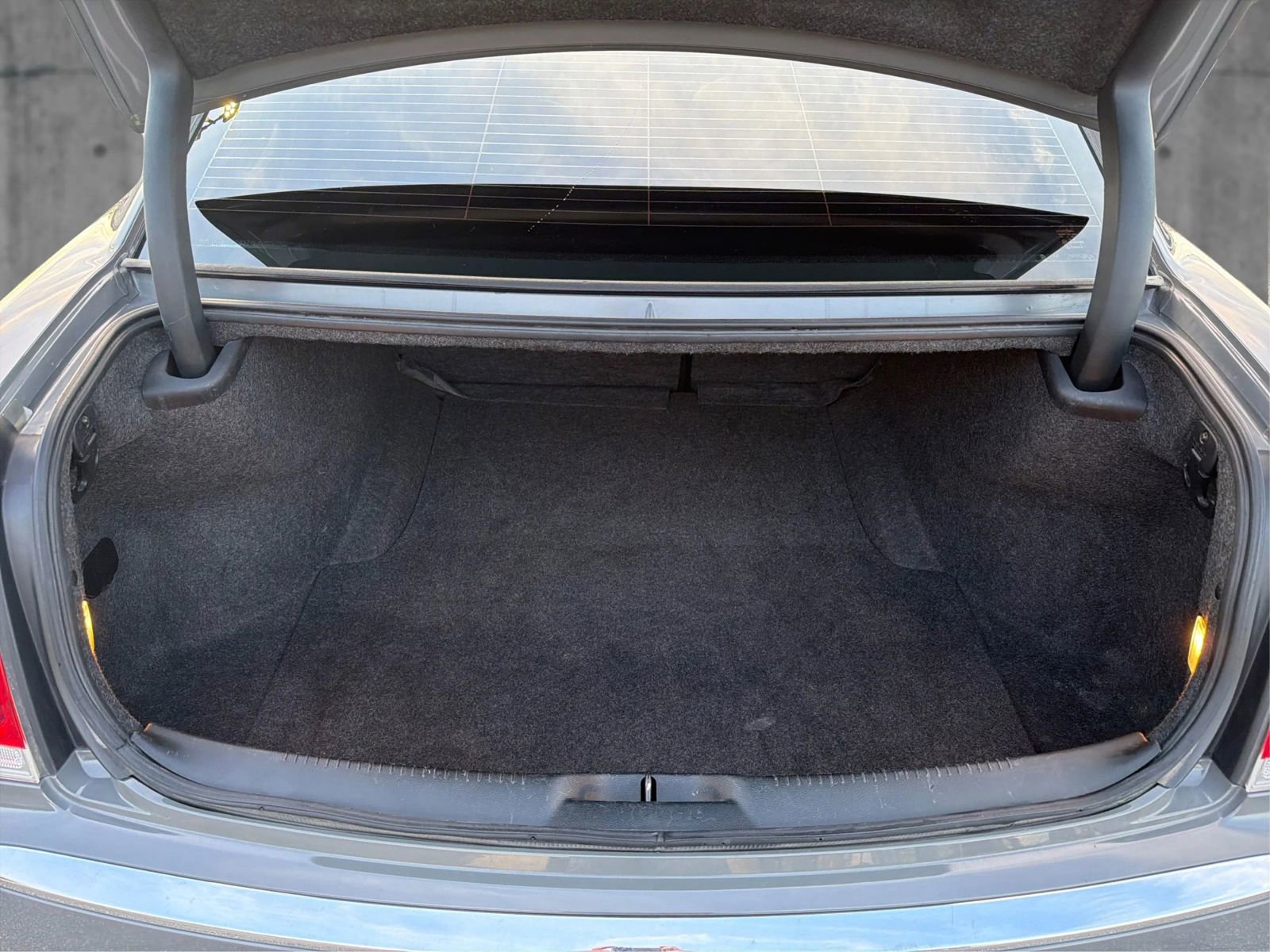 Used 2018 Chrysler 300 Touring L image 13