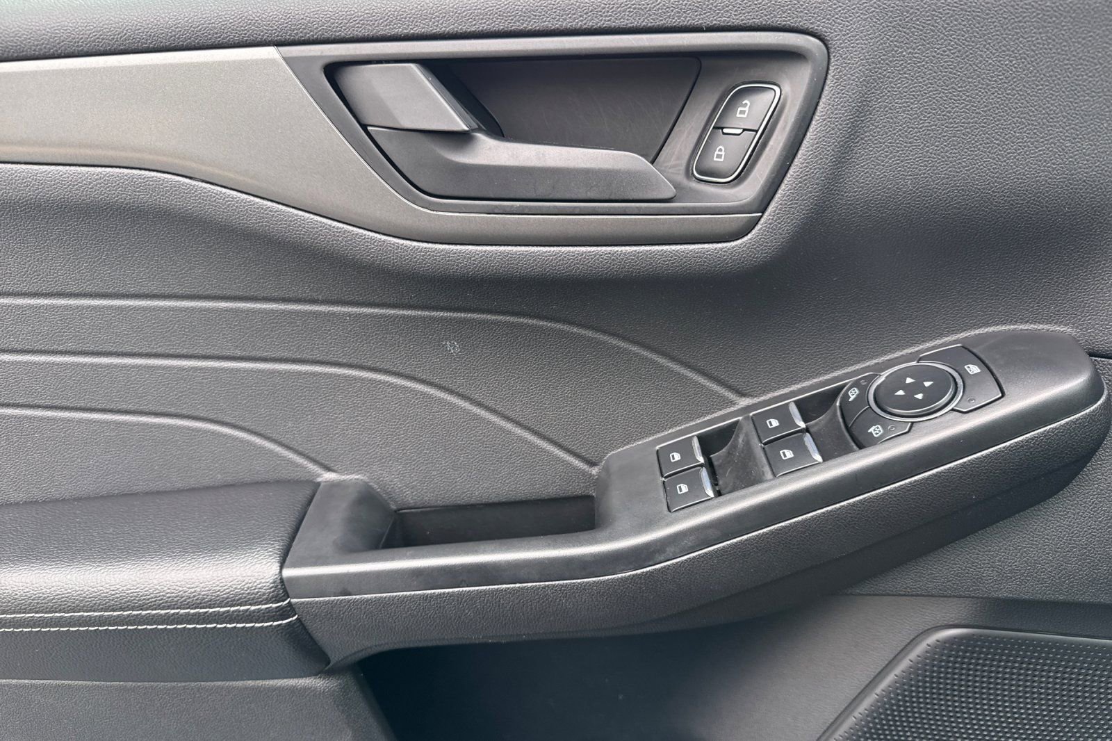 Used 2025 Ford Escape Active image 10