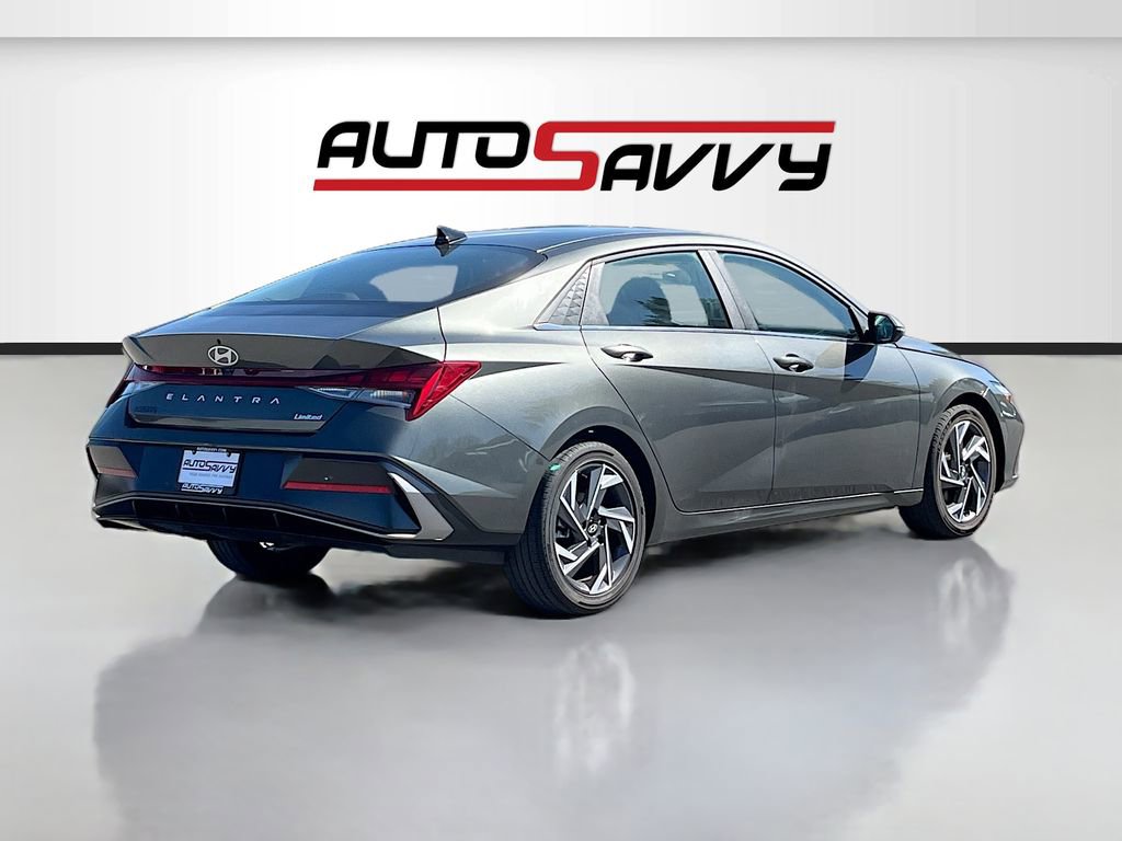 Used 2025 Hyundai Elantra Limited FWD image 7