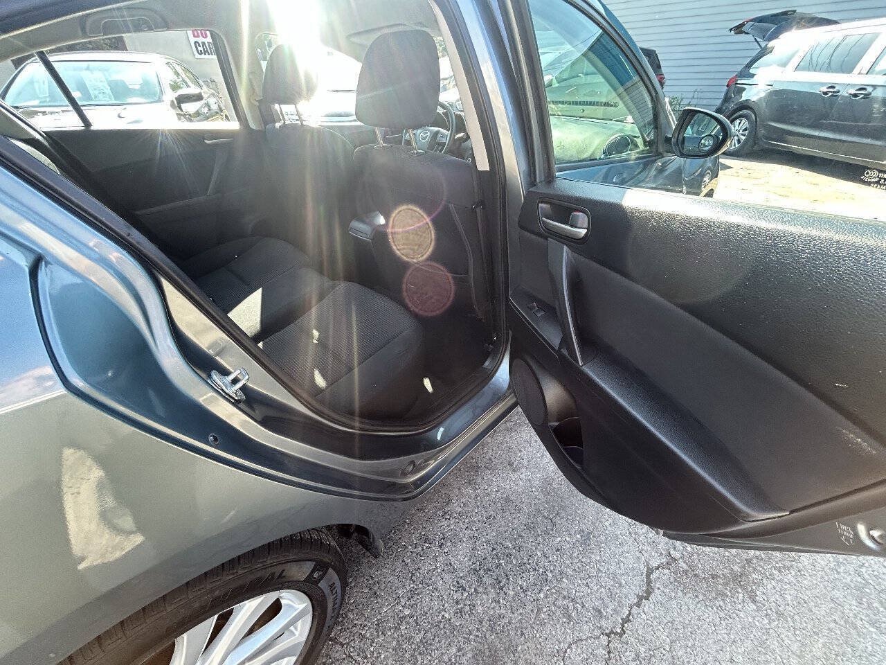 Used 2012 MAZDA MAZDA3 i Touring FWD image 8