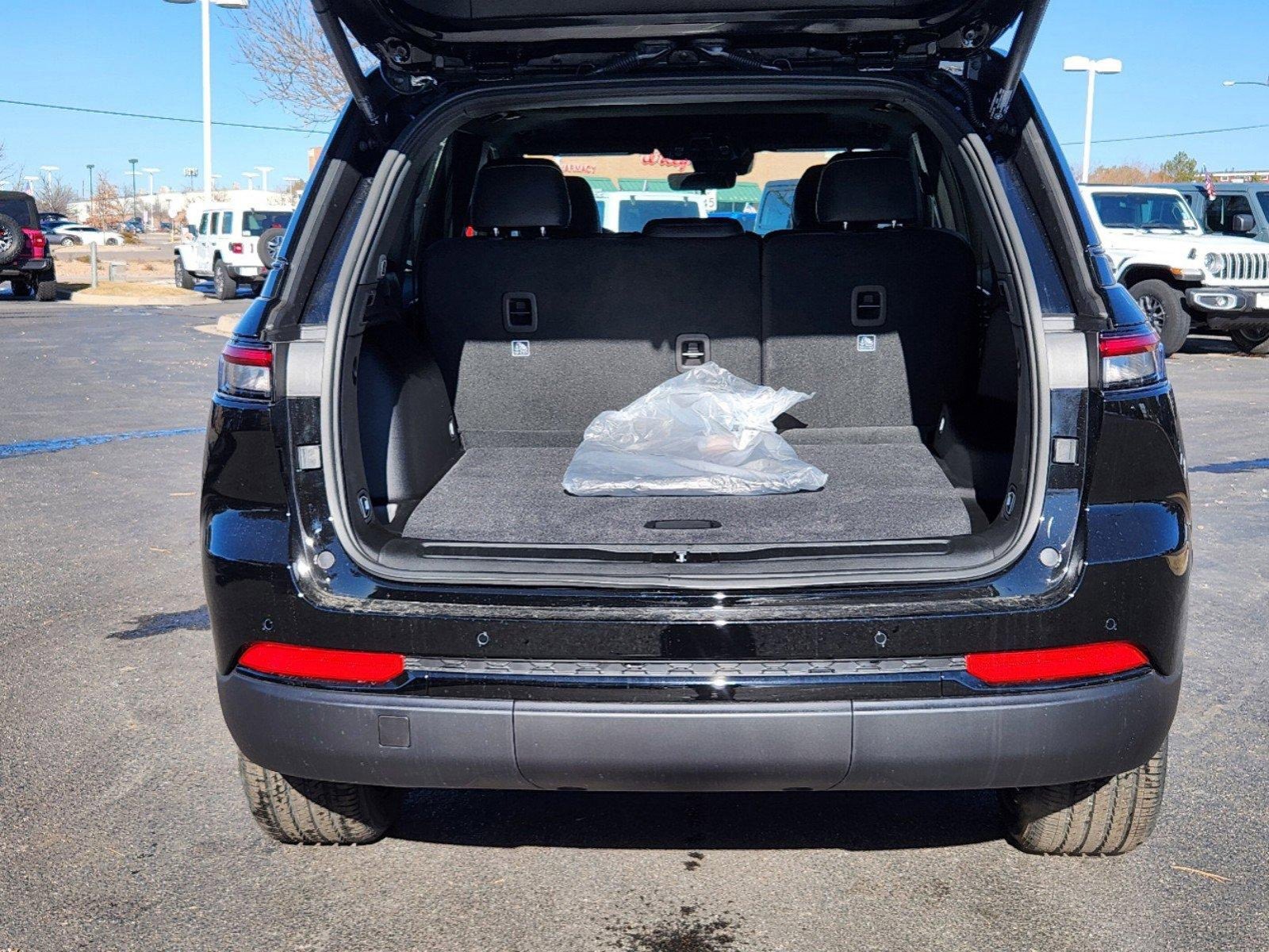 New 2025 Jeep Grand Cherokee Altitude image 19