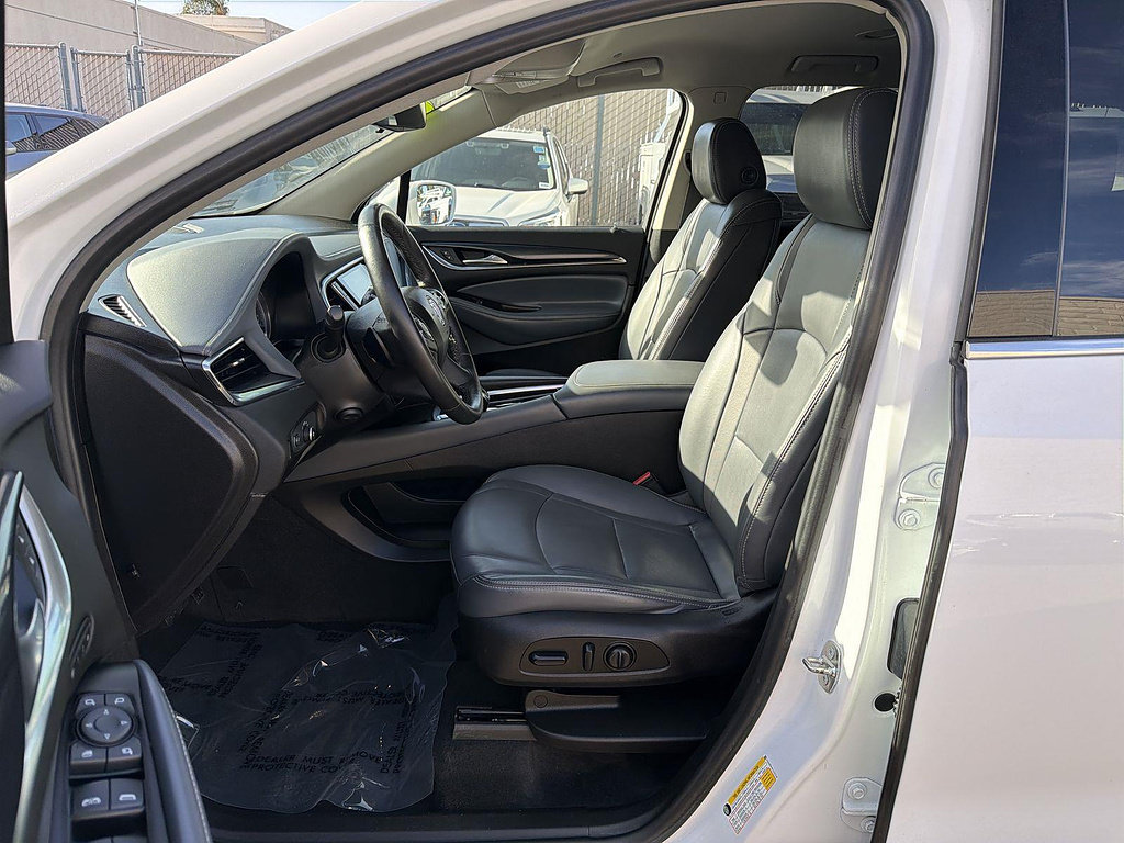 Used 2018 Buick Enclave Premium w/ LPO, Cargo Package FWD image 18