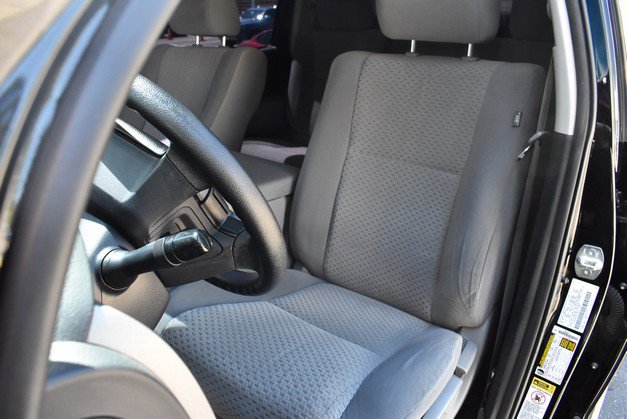 Used 2013 Toyota Tundra 4x4 CrewMax w/ Tow Pkg image 17