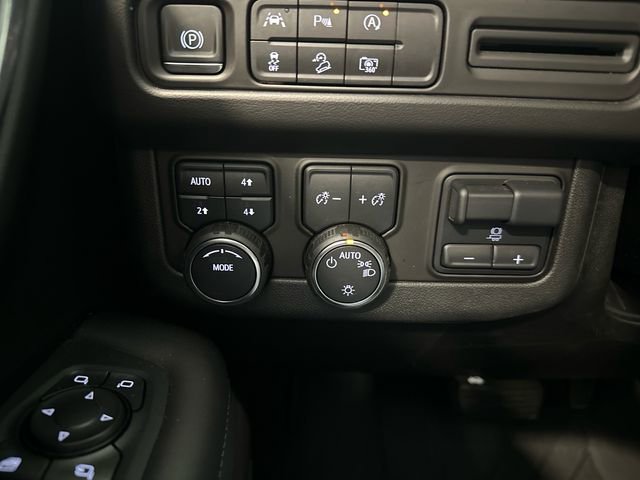 Used 2024 Chevrolet Tahoe Z71 w/ Luxury Package AWD/4WD image 29
