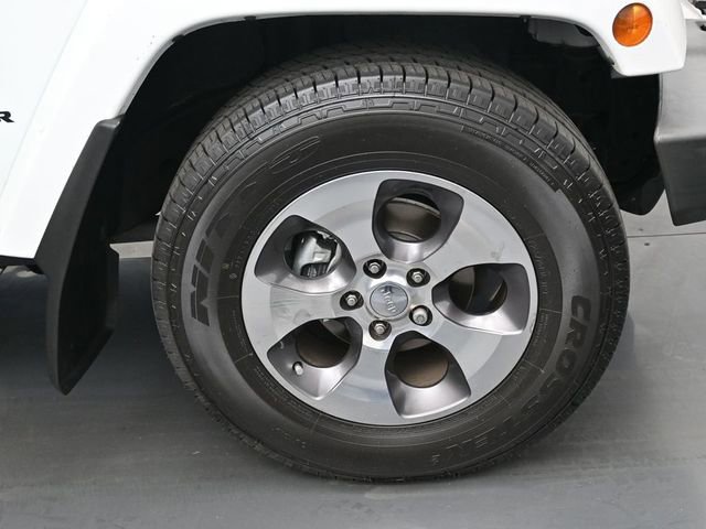 Used 2016 Jeep Wrangler Unlimited Sahara w/ Connectivity Group image 36