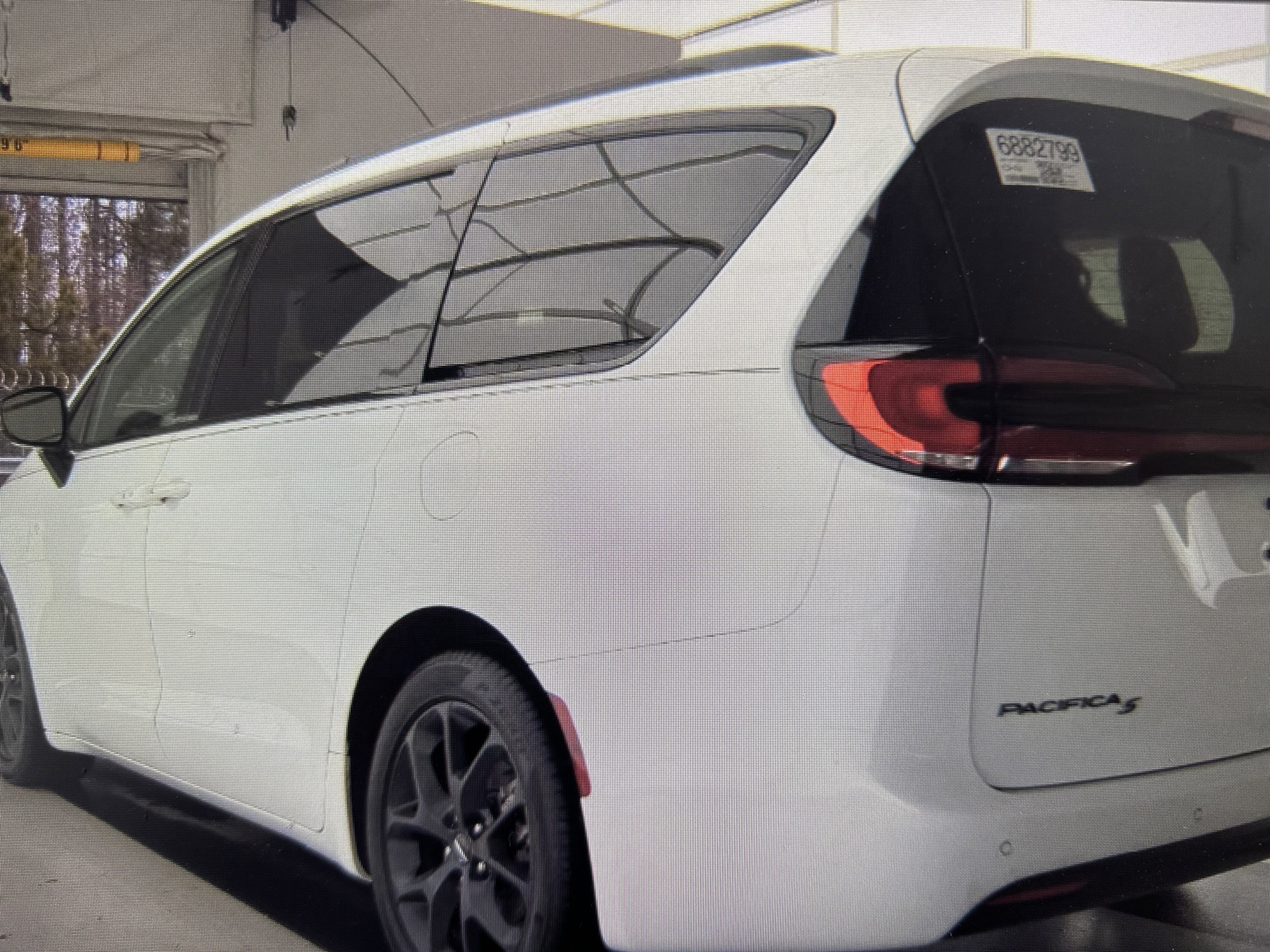 Used 2024 Chrysler Pacifica Touring-L w/ S Appearance Package image 11