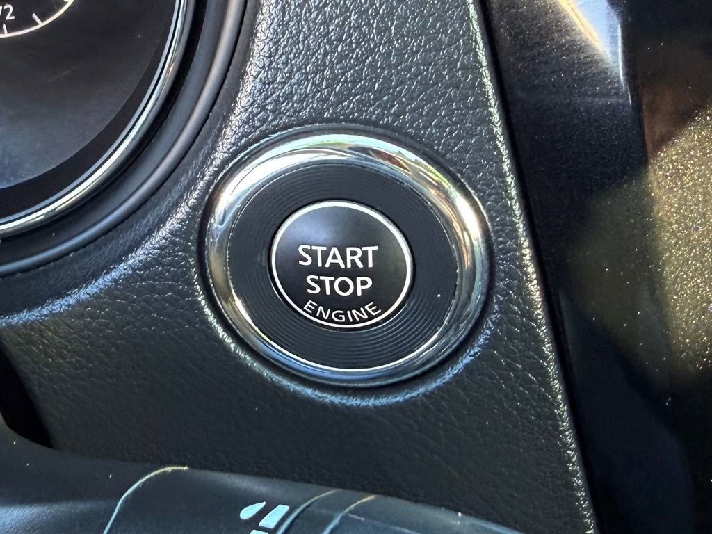 Used 2016 Nissan Rogue SV image 22