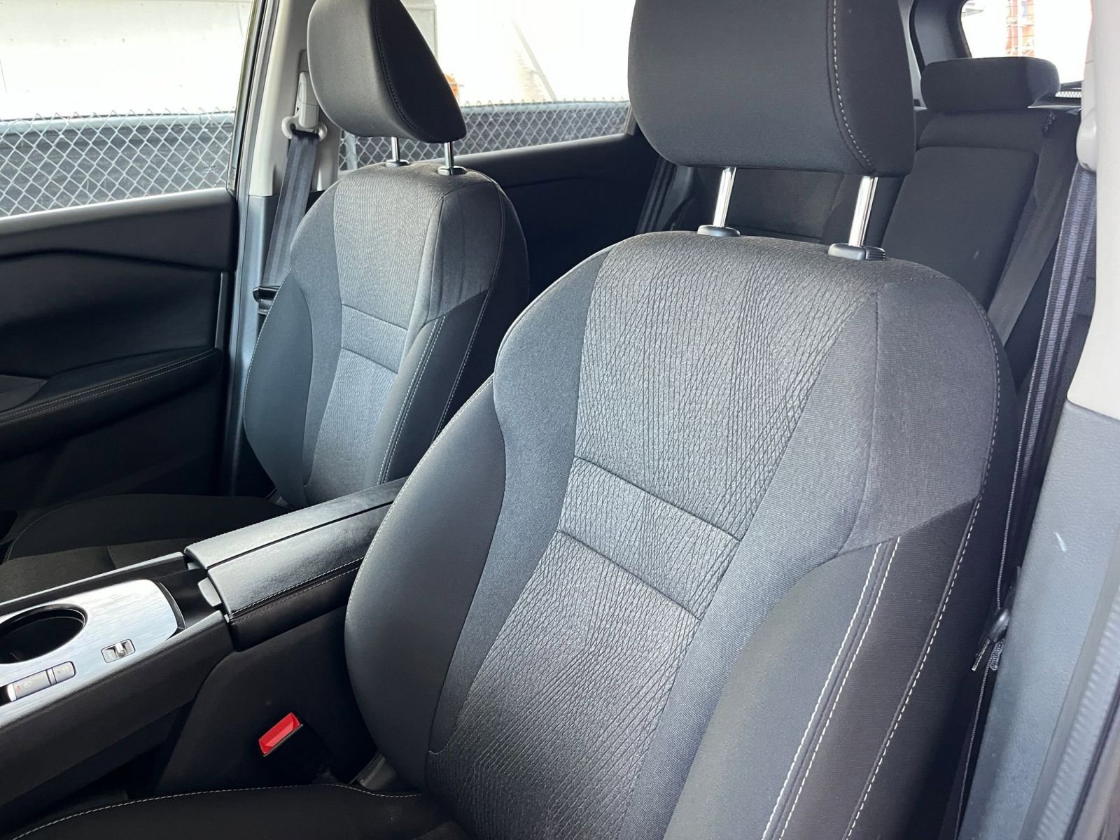 Used 2025 Nissan Rogue SV FWD image 37