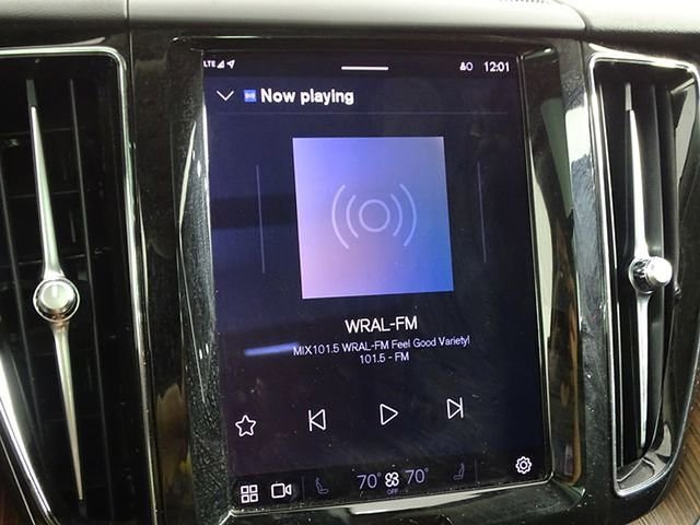 Used 2023 Volvo XC60 B5 Plus image 36