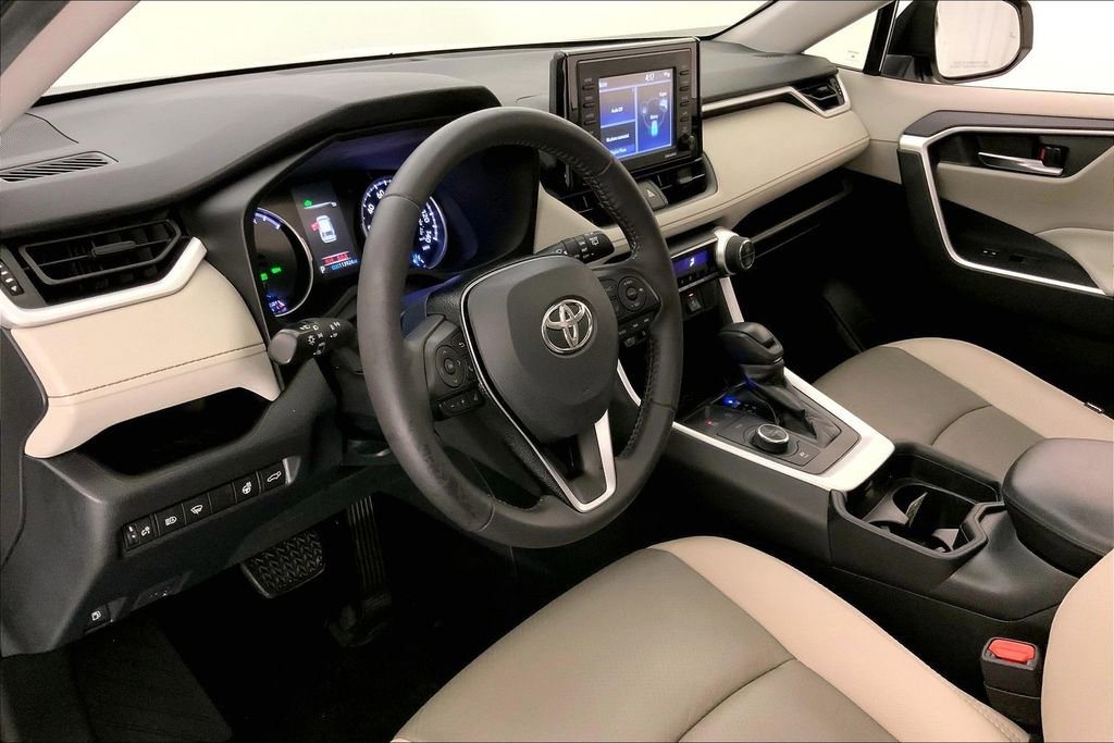 Used 2020 Toyota RAV4 XLE w/ Convenience Package image 21