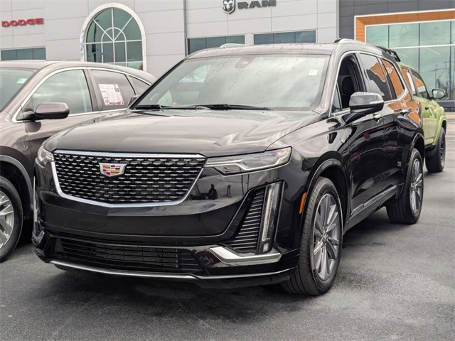 Used 2025 Cadillac XT6 Premium Luxury image 4