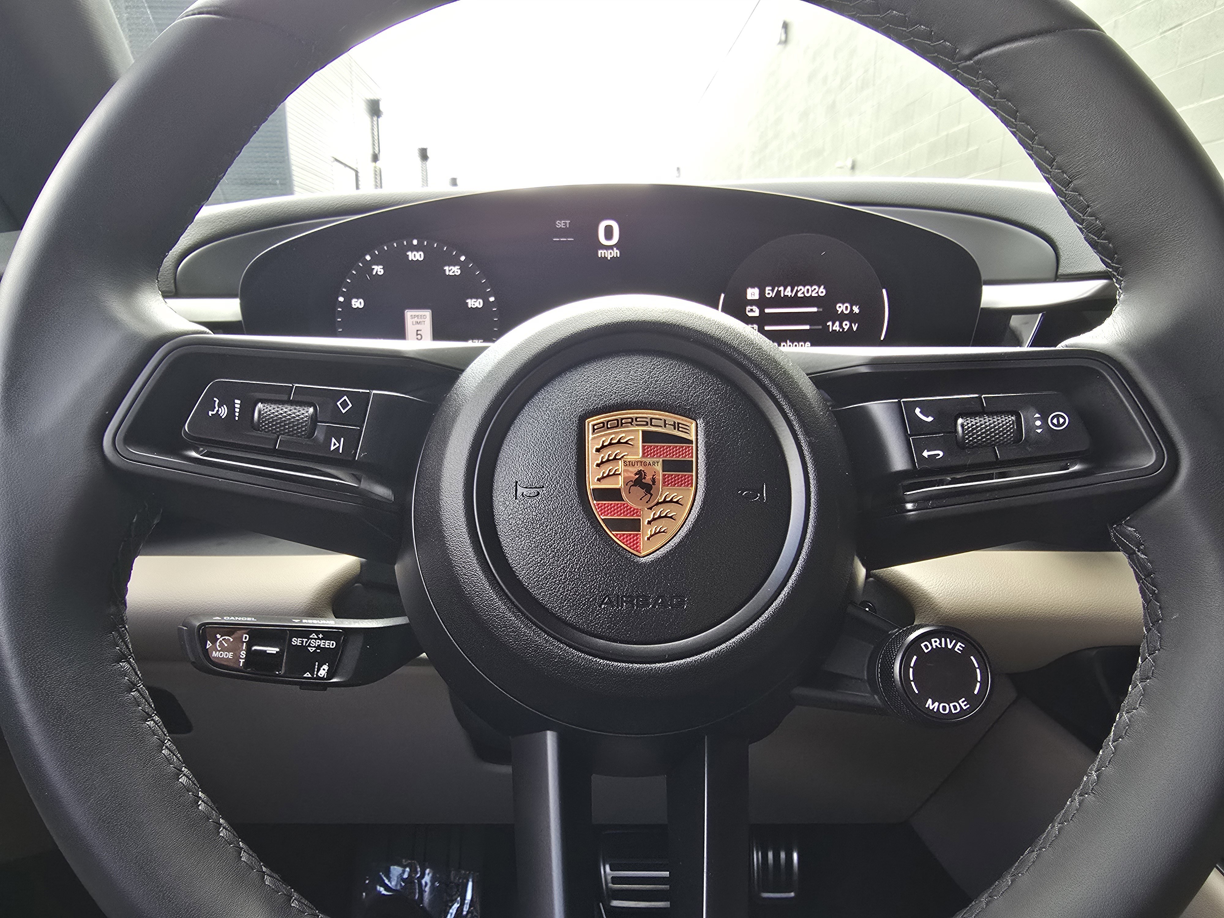 Certified 2025 Porsche Macan 4S Electric AWD/4WD image 25