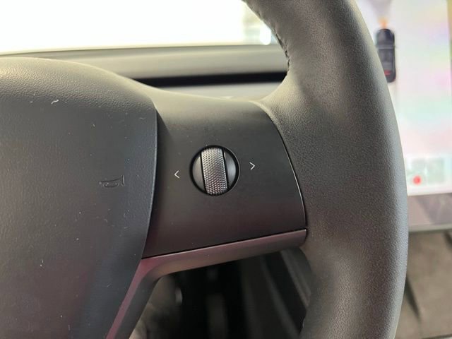 Used 2025 Tesla Model Y Long Range RWD image 25