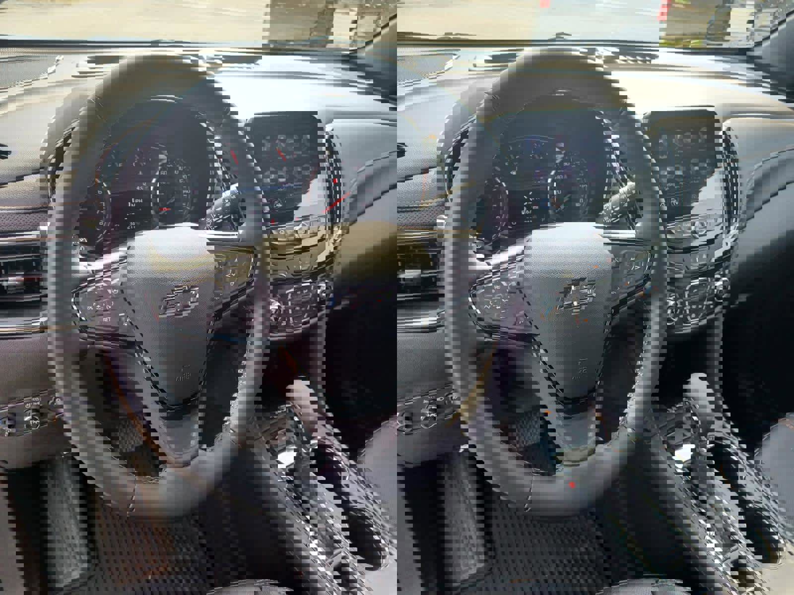 Used 2023 Chevrolet Equinox Premier image 9