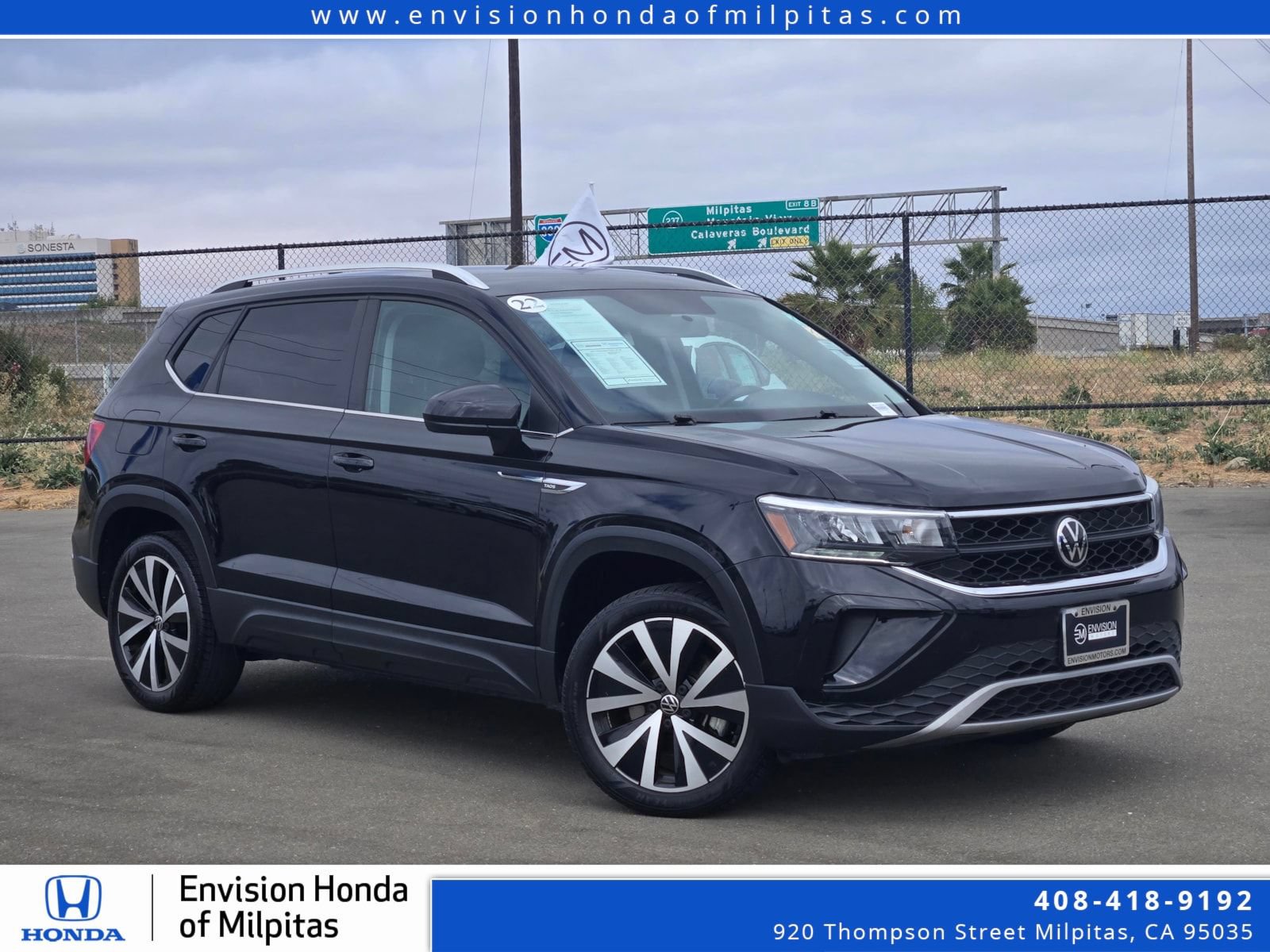 Used 2022 Volkswagen Taos SE FWD image 1