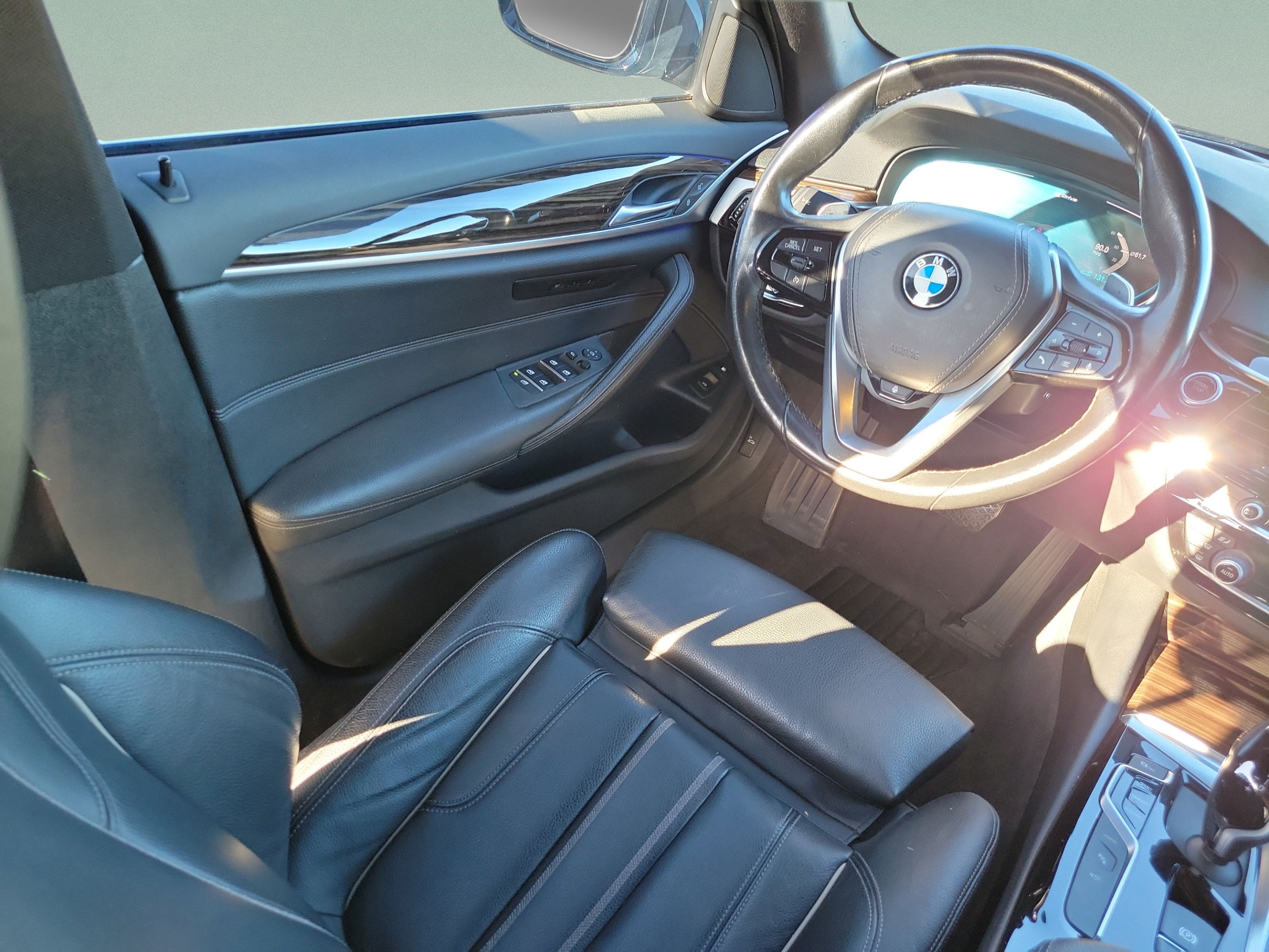 Used 2020 BMW 530e xDrive w/ Premium Package AWD/4WD image 13