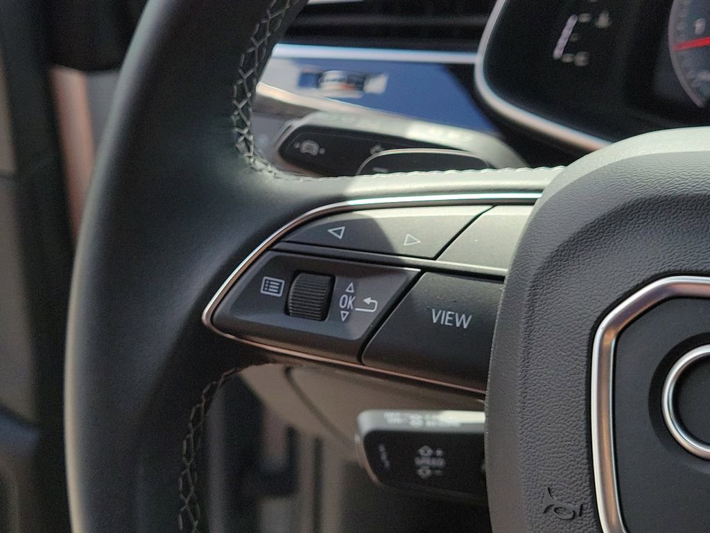 Used 2024 Audi Q8 Premium image 35