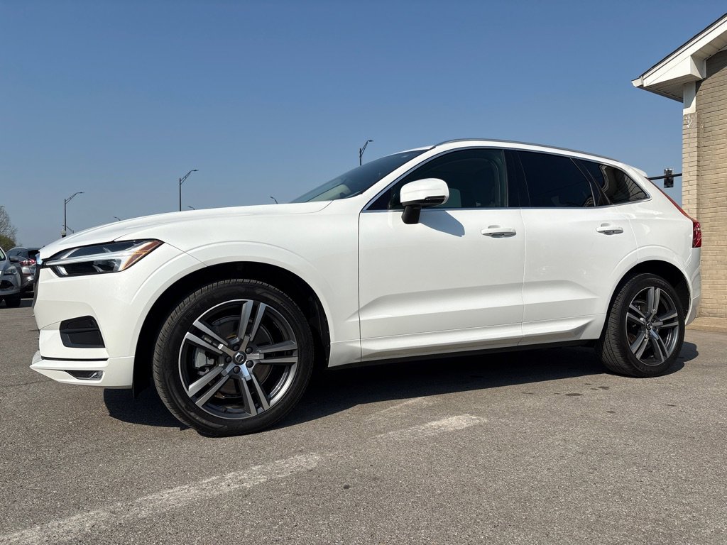 Used 2021 Volvo XC60 T6 Momentum image 2