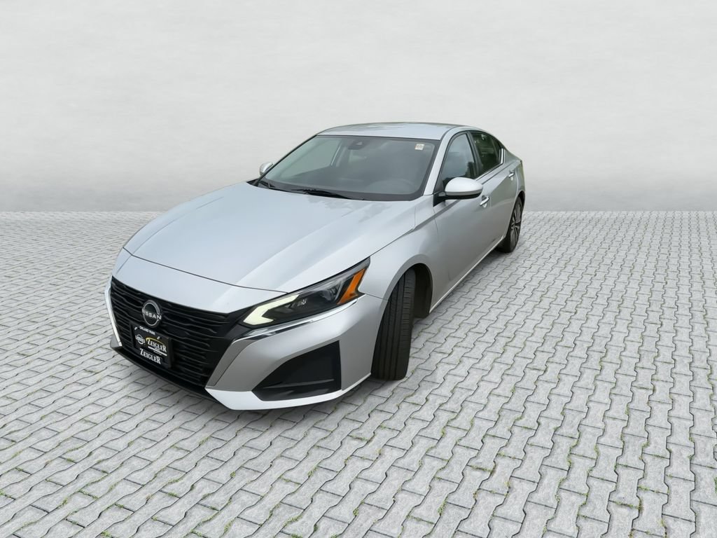 Certified 2023 Nissan Altima 2.5 SV FWD image 3