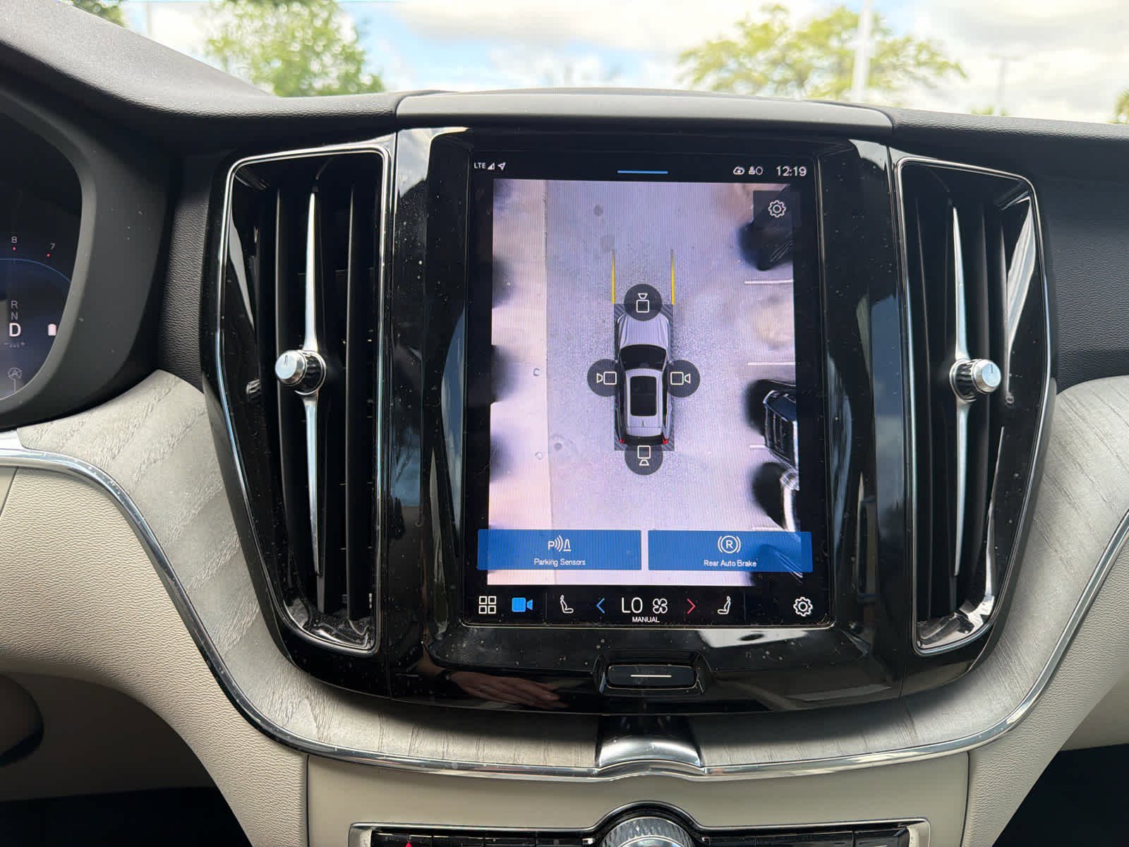 Used 2024 Volvo XC60 B5 Plus w/ Protection Package Premier image 30