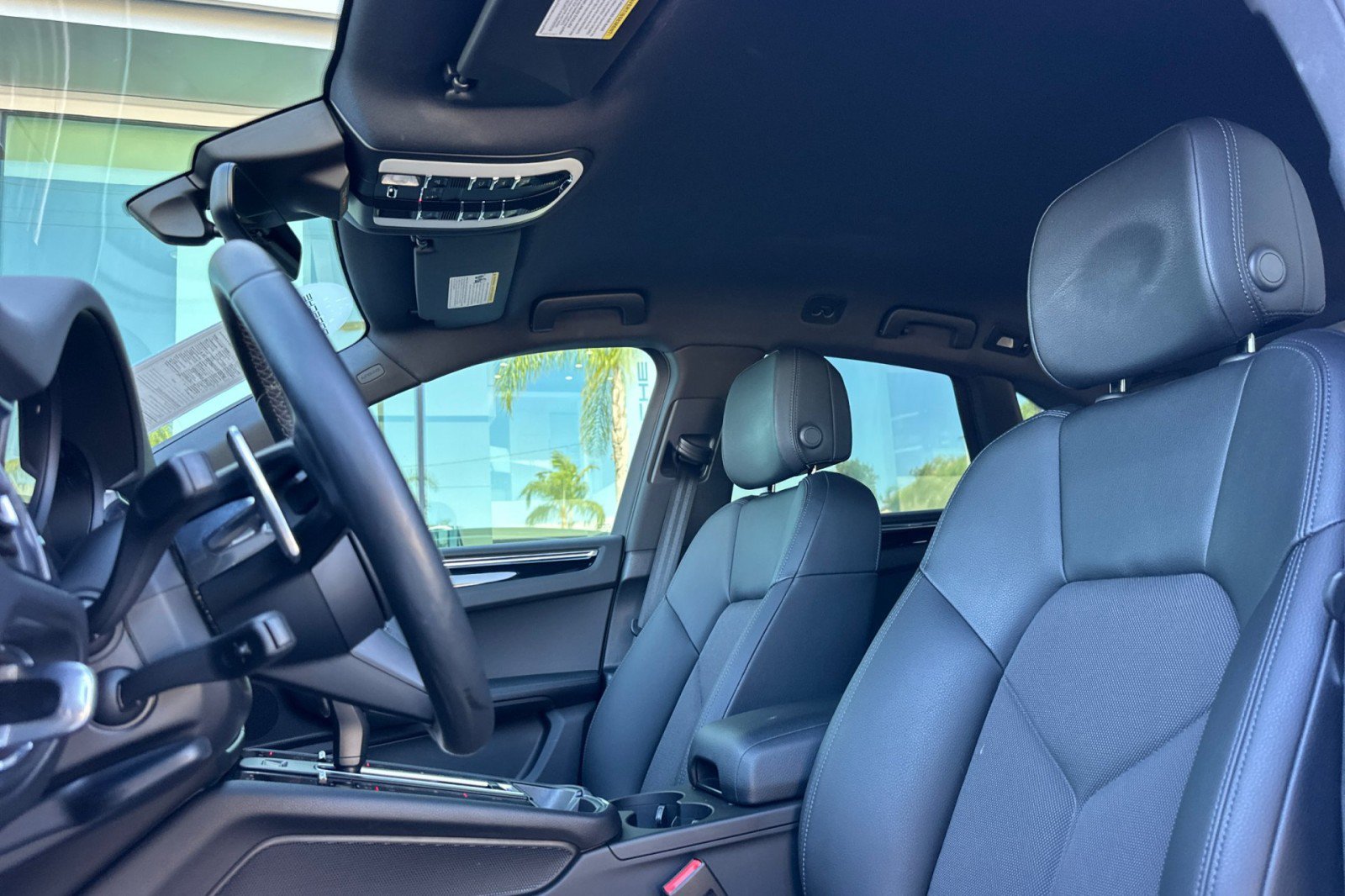 Certified 2023 Porsche Macan S AWD/4WD image 5