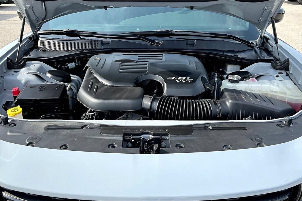Used 2021 Dodge Charger SXT w/ Blacktop Package RWD image 9