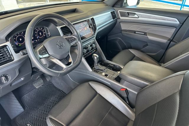 Used 2022 Volkswagen Atlas Cross Sport SE w/ Panoramic Sunroof Package FWD image 13