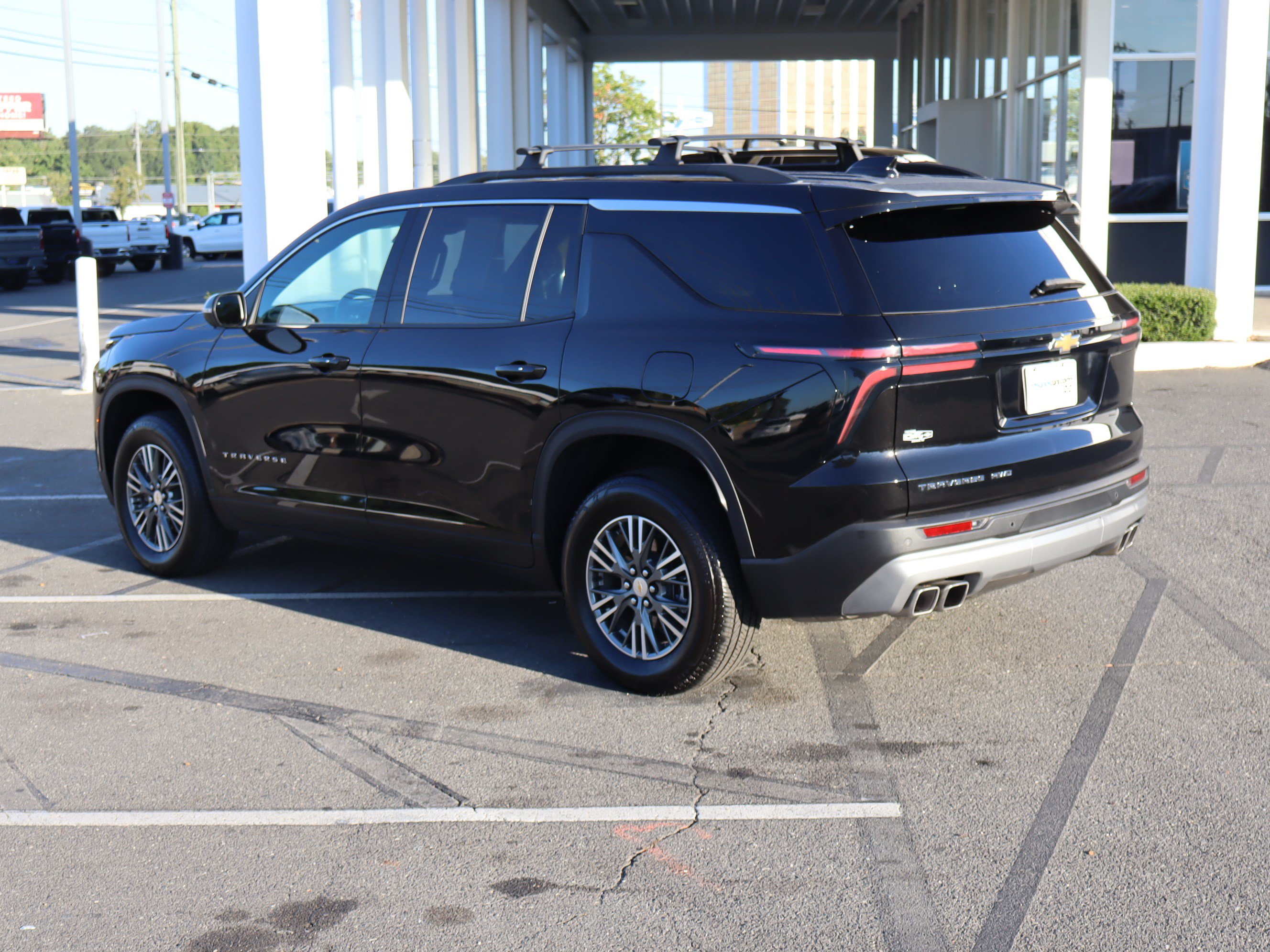 Used 2025 Chevrolet Traverse LT AWD/4WD image 8