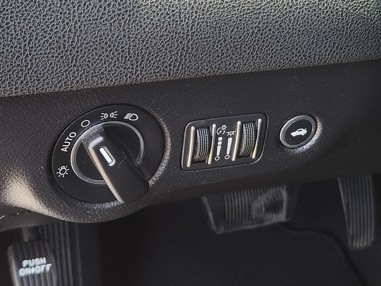 Used 2019 Chrysler 300 Touring w/ Sport Appearance Package RWD image 18