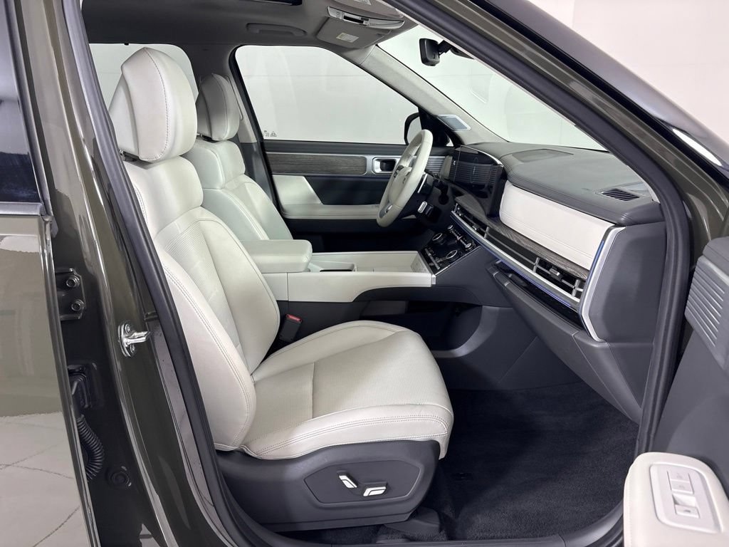 Used 2024 Hyundai Santa Fe Limited FWD image 12