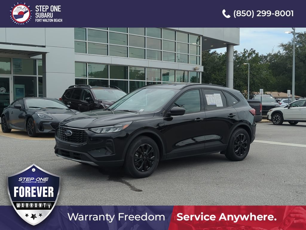 Used 2025 Ford Escape Active w/ Tech Pack #1 FWD image 2