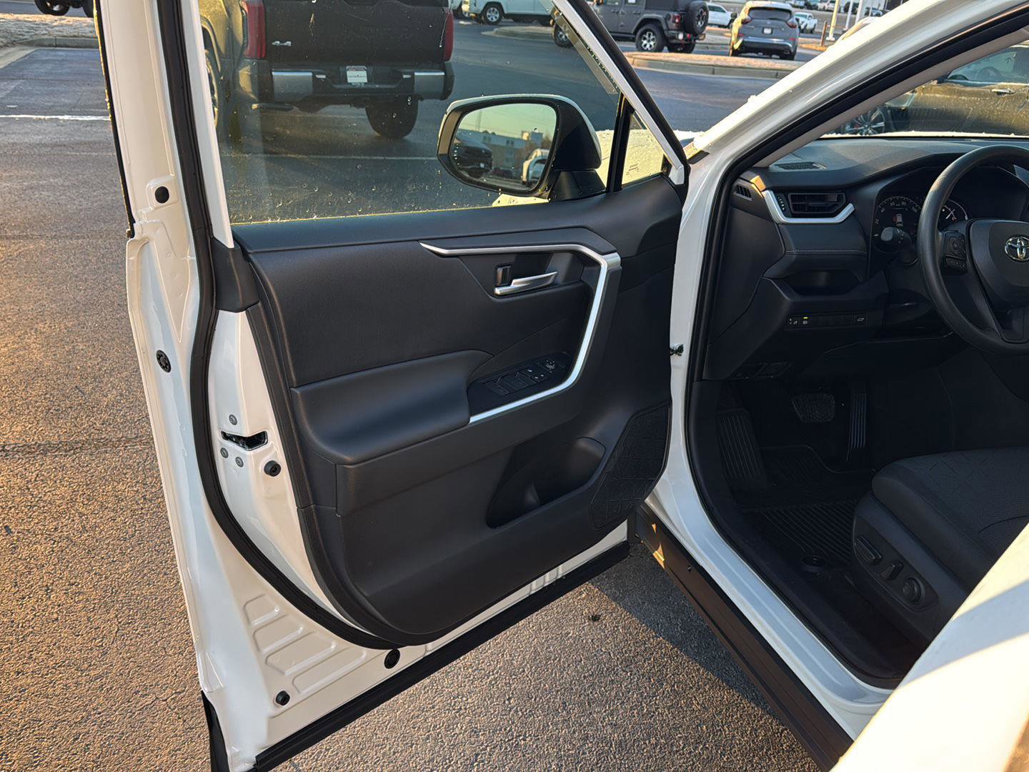 Used 2025 Toyota RAV4 XLE image 14