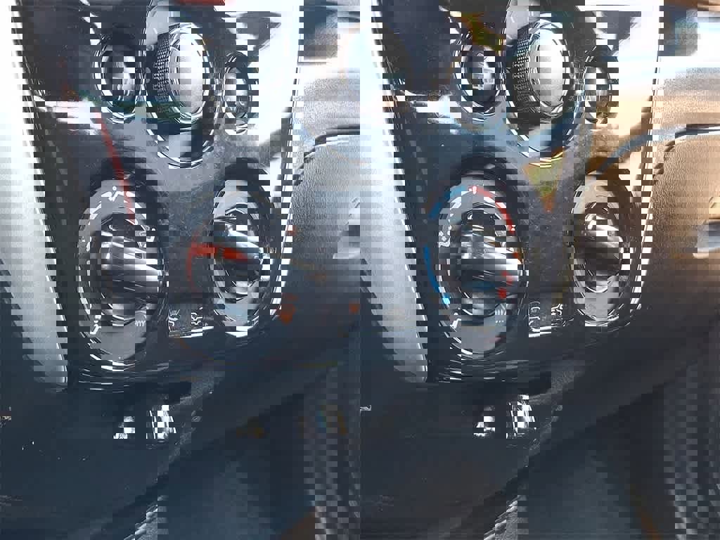 Used 2015 Nissan Versa Note SR w/ SR Convenience Package image 19