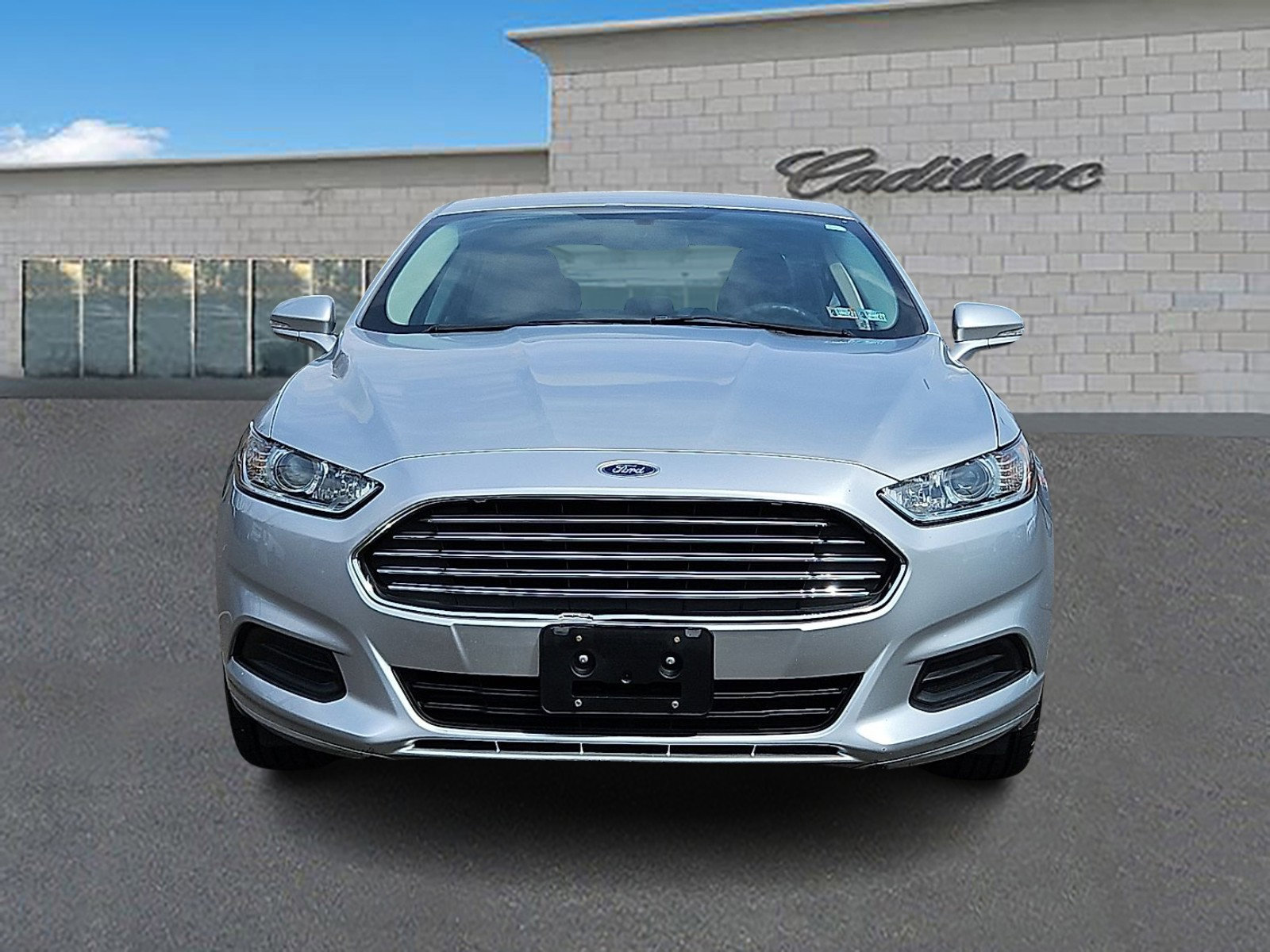 Used 2015 Ford Fusion SE image 2